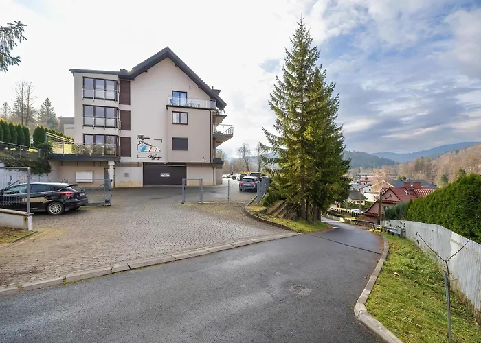 Z Parkingiem & Balkonem Domowa Atmosfera W Gorskiej Scenerii By Renters דירה